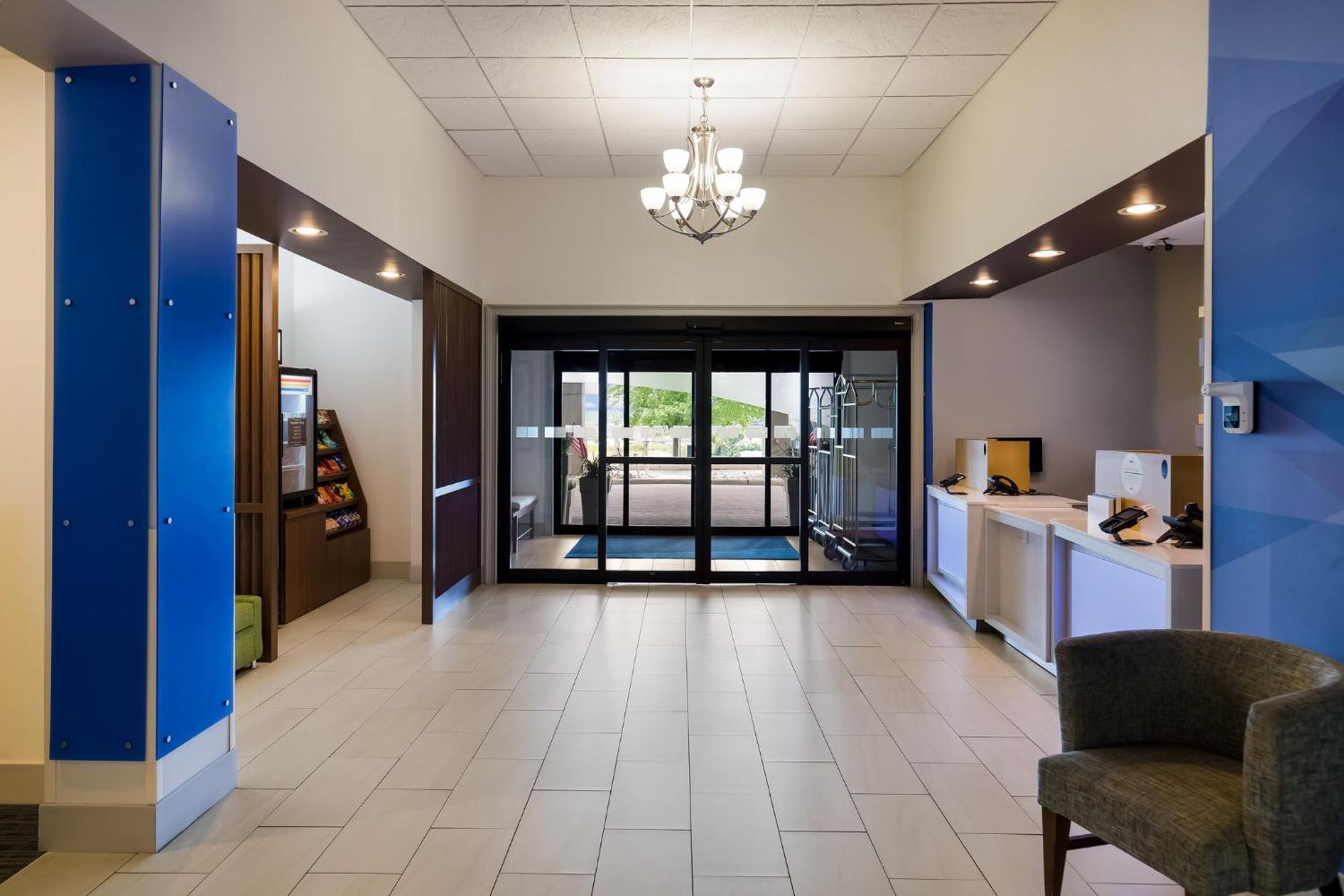 Holiday Inn Express Hotel & Suites Newton Sparta By Ihg Exterior photo