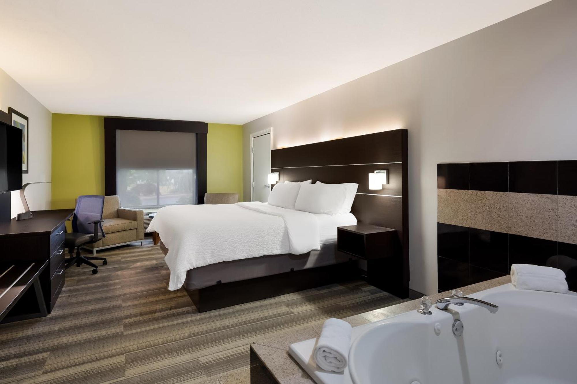 Holiday Inn Express Hotel & Suites Newton Sparta By Ihg Exterior photo
